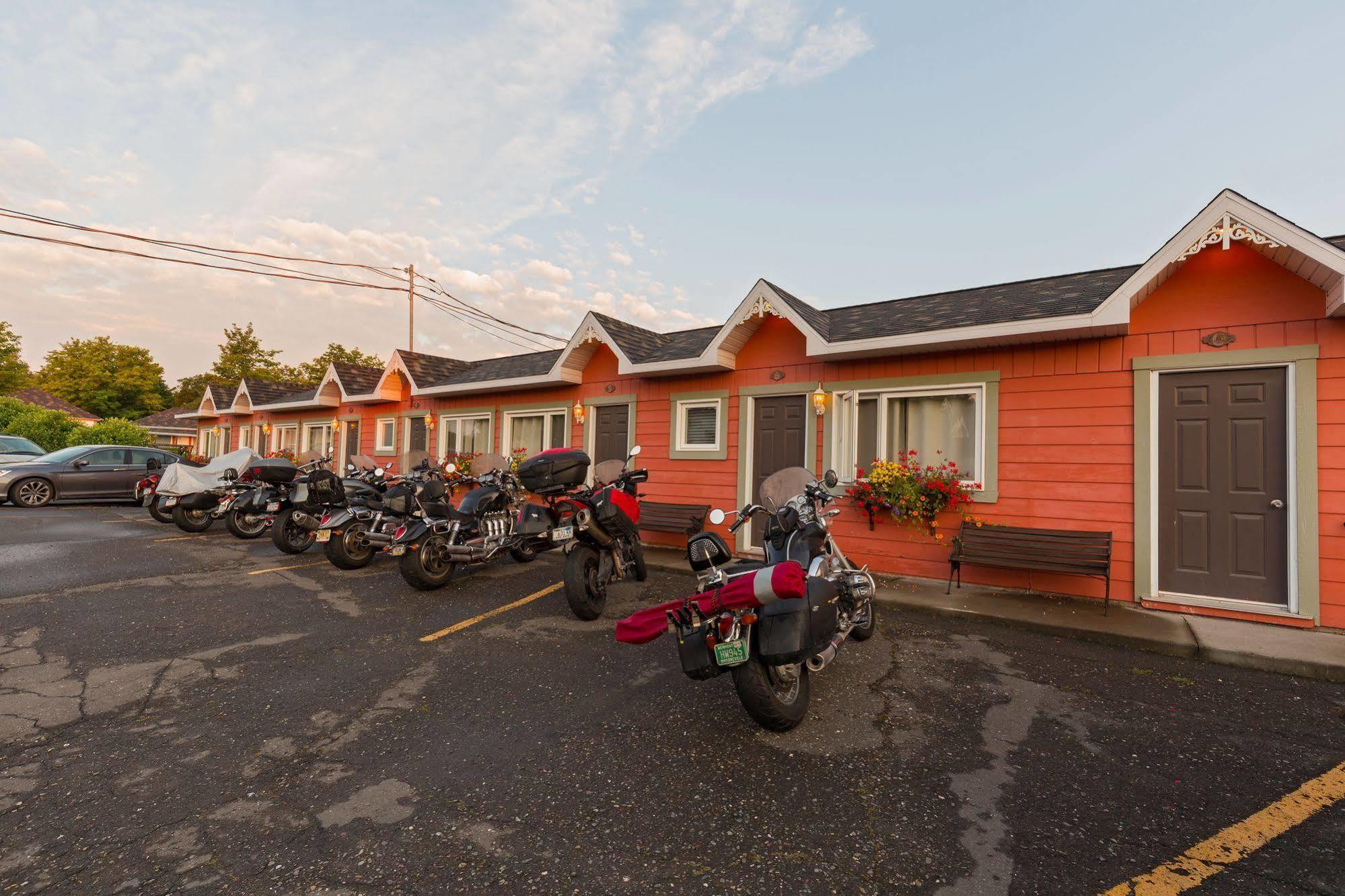 Motel Au Fleuve D'Argent Rivière-du-Loup Eksteriør bilde